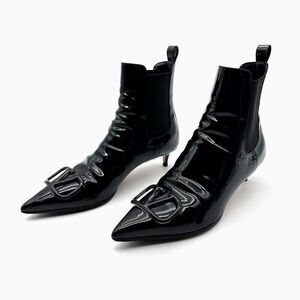 VALENTINO Vlogo Black Patent Leather Boot Size 38 Pointed Toe Kitten Heel Stilet